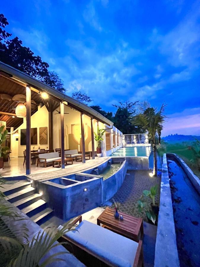 Boutique Villa Jogja Senang 日惹 外观 照片